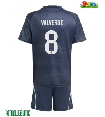 Real Madrid Federico Valverde #8 Bortaställ Barn 2025-26 Kortärmad (+ Korta byxor)